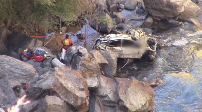 国家公园驾车坠崖的圣地亚哥夫妇尸体和车辆被成功打捞（图频）