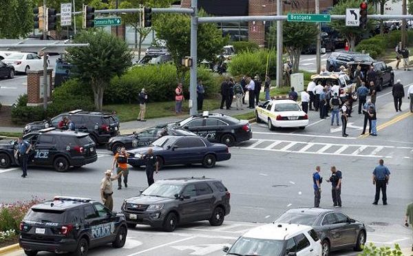 美国马里兰州一报社发生枪击事件致５人死亡（图）