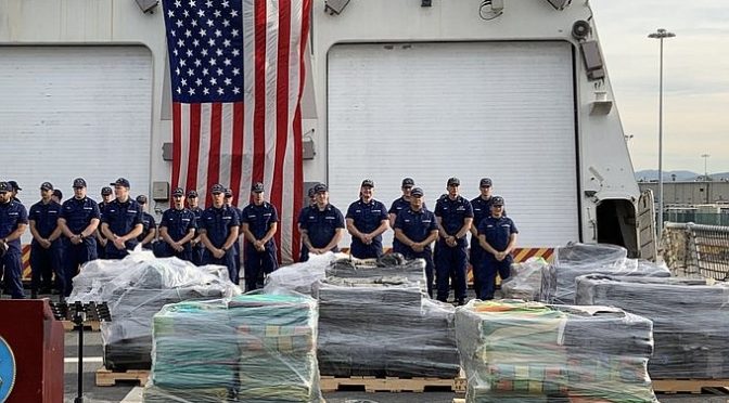 海岸警卫队截获9吨毒品在圣地亚哥码头展示（图）