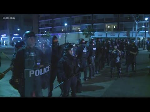 昨夜美国多个城市续发生骚乱抢劫和冲击警员（视频）
