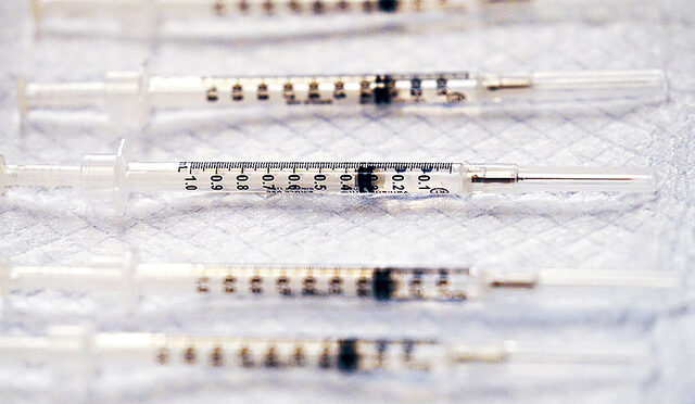 配送疫苗数量大增 普通民众最快5月接种