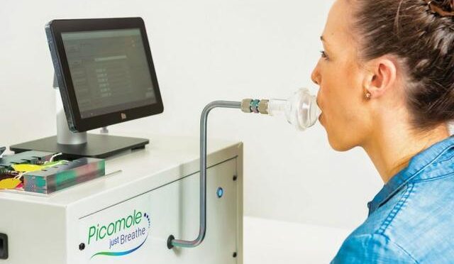 加拿大纽奔驰域大学女研究生新发明：吹口气就能测试病人是否患上肺癌