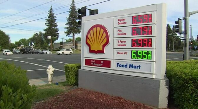 加油站经理将汽油标价69美分一加仑而被解雇（图）