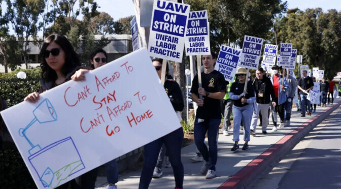 数千学生学者教职员工在加州大学10个校区罢工（图）