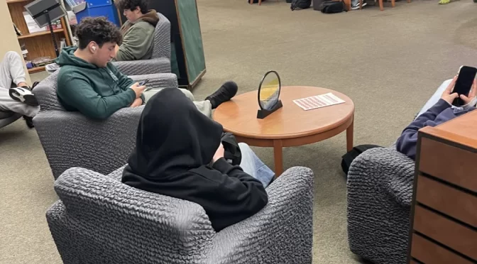 圣地亚哥联合学区限制课堂使用手机反应不一（图）